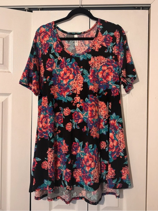 LuLaRoe Tops - Lularoe Perfect Tee